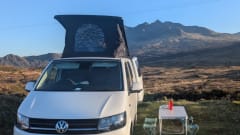 Wee Mags – Immaculate 4 berth 2017 VWT5 Camper