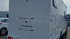 Autocarro semi-integrato Peugeot a 4 posti letto dal 2026