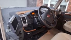 2p Hymer integrated uit 2012