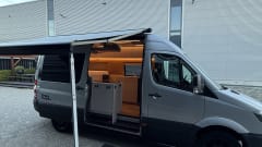 Crazy camper – 2p Mercedes-Benz bus uit 2017