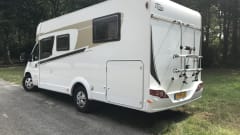Modern luxury semi-intergraal Camper 4 persons
