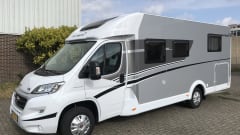 9/14 – Luxury automatic camper with 2-person queen bed!