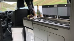 Lionel – Immaculate 4 berth Toyota van from 2017 - single and ready to mingle!