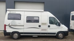 ☀️ 4-person bus camper with fixed bed, awning & solar panel – also for sale!