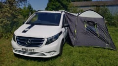 Vinnie  – Campervan Mercedes-Benz a 2 posti letto, modello 2026.