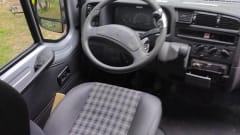 2p Peugeot campervan uit 1998
