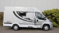 2/25 – Compact and luxurious 2-person camper with fixed bed in the back!