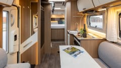 Carado T459 Automaat – Premium Vrijheid! Zeer ruime luxe camper met Queensbed en aparte douche