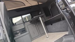 The Black Vanther  – Beautiful pop top 4 berth 4 x 4 VW Camper! 