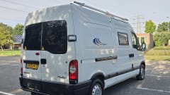 2p Renault camper bus uit 2004 
