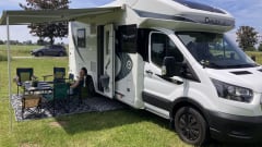 Luxus-Wohnmobil Chausson 720 – 6 Schlafplätze, Hubbett, Klimaanlage & Solaranlage