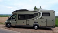 Luxurious spacious Burstner with 2 twin beds