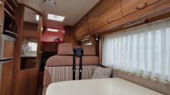 Moby the mobi  – 4p Eura Mobil alcove uit 2009