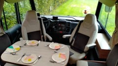 Freedom on wheels! Luxurious spacious motorhome with all amenities