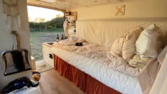 Malu  – Ford Transit Beach Vibe