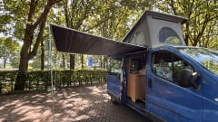 Blue – 2p Renault campervan uit 2008