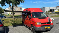 Ferrari onder de Volkswagens – 2p Volkswagen bus uit 2001
