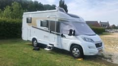 Young luxury 3p camper with automatic transmission Fiat Carado T337 semi-integrated 