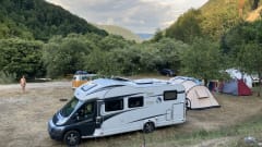 4p Knaus semi-integrated with 2x air conditioning / length beds / lifting bed (electric)