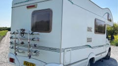 Avonturen met Bessie - een comfortabele, goed uitgeruste camper met 4 slaapplaatsen