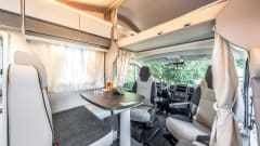 XGO King 3 – Brand new, luxurious 4-person Alcove camper