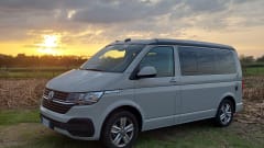 Adventure_van_rent – VW California T6.1 Beach