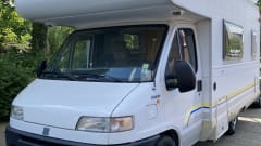 Little Miss Sunshine – Sunny spacious family camper with bed (6 persons)