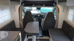 Onze bus – 4p Challenger semi-integrated uit 2023