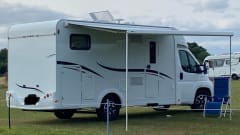   Fiona – Camping-car Fiat semi-intégré 4 couchages à partir de 2021