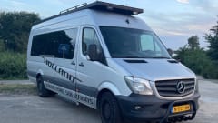 Beautifully spacious 2-4 person Bus camper Sprinter 2015
