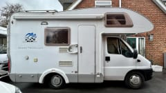 Bertie – compact Knaus motorhome, sleeps 4
