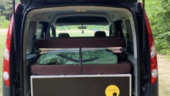 The Dutch Kangeroo 🦘 – 2p Renault campervan from 2009