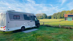 ⭐️⭐️⭐️ 2 person semi-integrated camper queen bed ⭐️⭐️⭐️ 