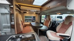 Freedom and enjoyment with our compact Malibu Buscamper (160 HP automatic)