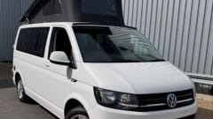 Sylvie – Wonderful VW T6 Camper with Poptop and Newly Fitted Interior!