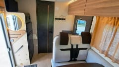King VIII – Brand new, luxurious alcove camper for 5 people