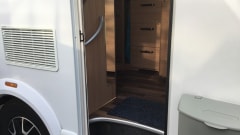 Sky wave – 4p Knaus semi-integrated from 2017