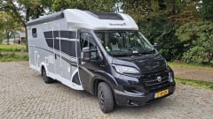 Beautiful Sunlight T68 Adventure Edition AUTOMATIC with spacious single beds.