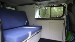 Viv – Handy and complete bus camper