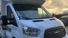 Cemi-casa-on-weels – 4p Benimar semi-integrated uit 2017