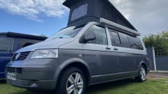 Flint – T5 VW (2009), Grey Pop-Top (LWB)