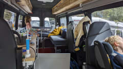 De Avonturierbus 🚐 – Zweisitziger Mercedes-Benz Bus aus dem Jahr 2010