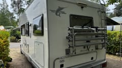 Cozy and complete 5 person camper
