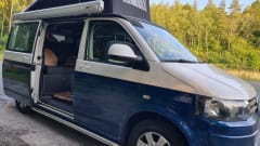 Lucky – 4-seater Volkswagen bus from 2014