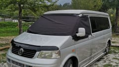 Vanessa – 4 berth Volkswagen T5 campervan 2.5 pdtdi 2007
