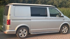 2p Volkswagen campervan uit 2018