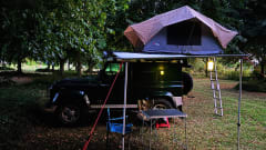 The Mail Man – Avontuurlijke Land Rover Defender 90 met nieuwe daktent en luifel