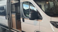 De Maly – 2p Malibu bus uit 2025