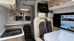 Very luxurious camper, 5.99 m, automatic, 2 length beds