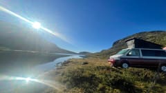 Guus (dan denk je aan brabant) – Red and white Volkswagen T5